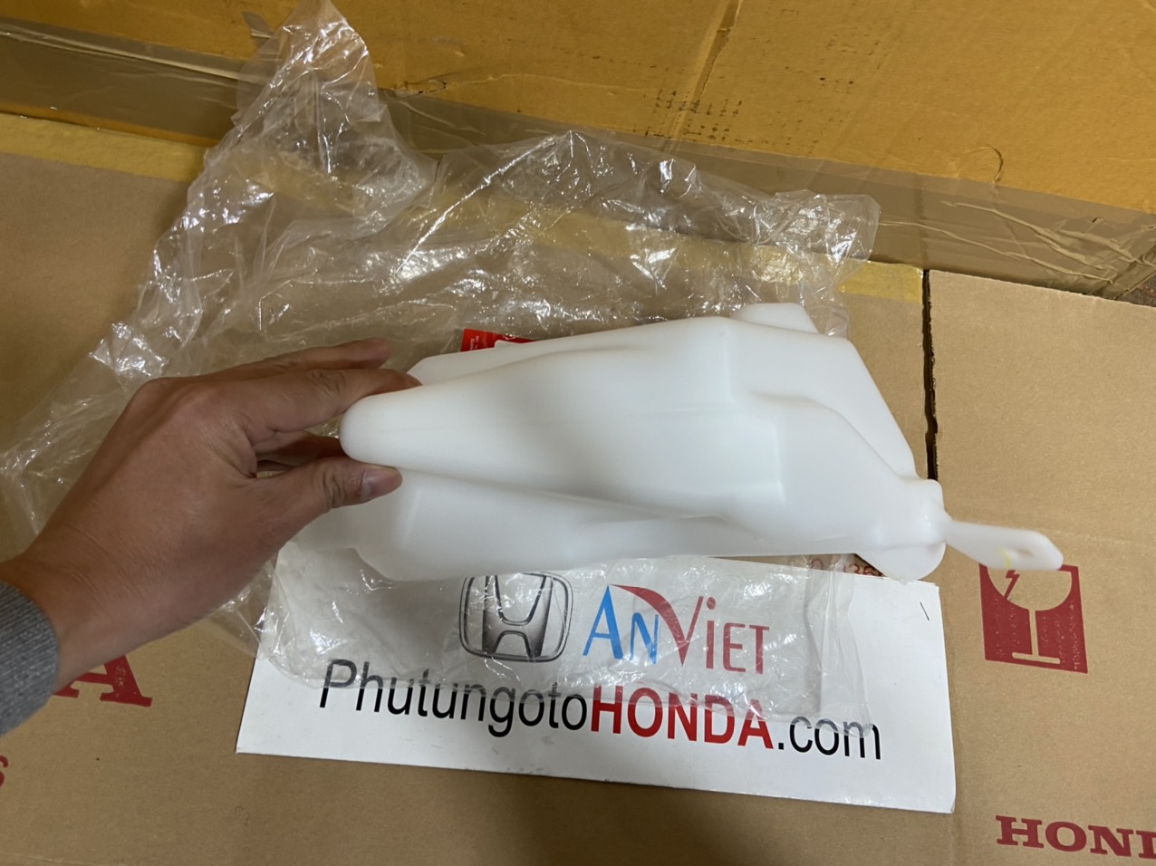 Bình nước rửa kính xe Honda BRIO